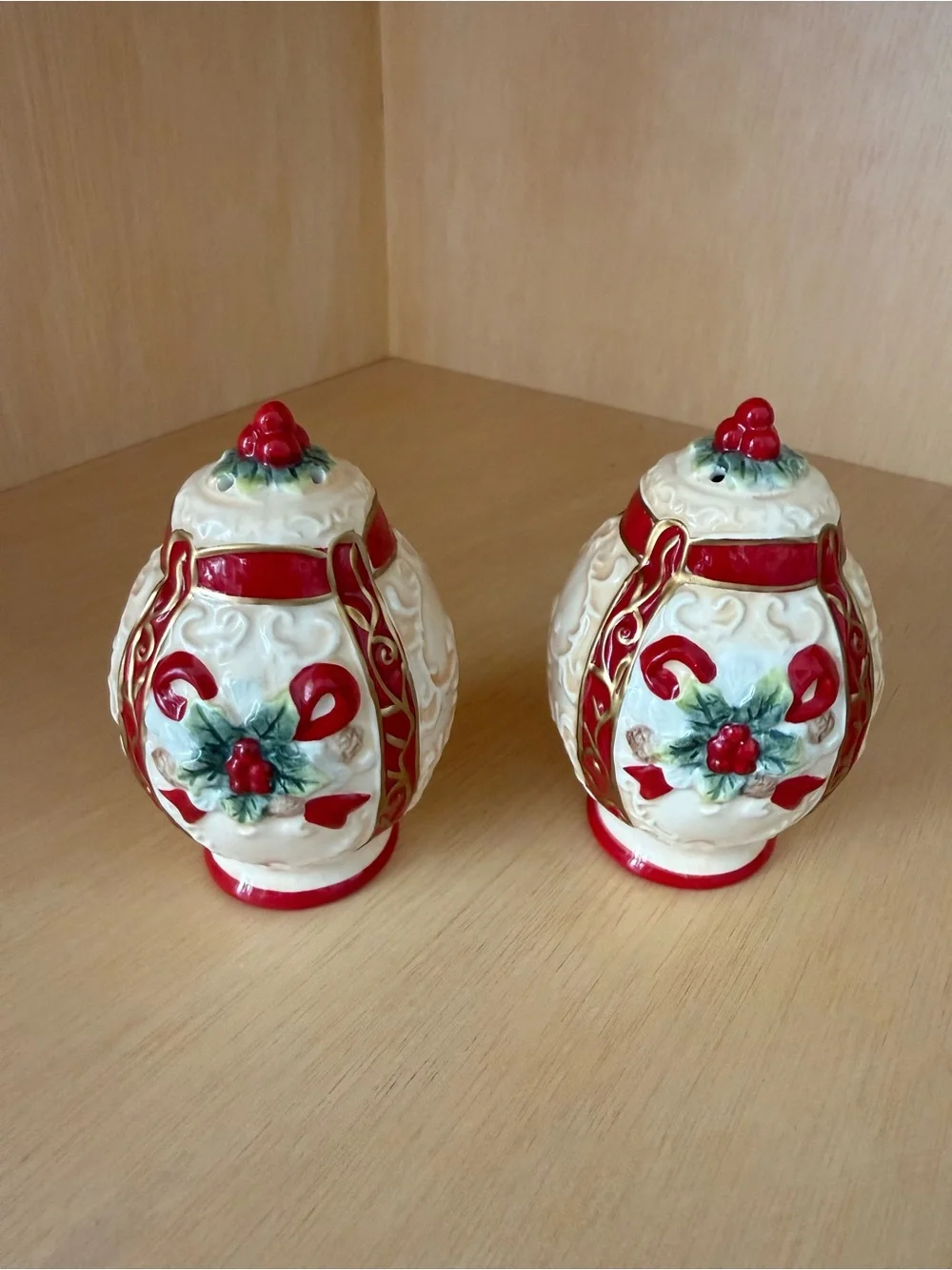 Cosmos Gifts Christmas Poinsettia Salt and Pepper Shakers Ceramic Holiday Decor